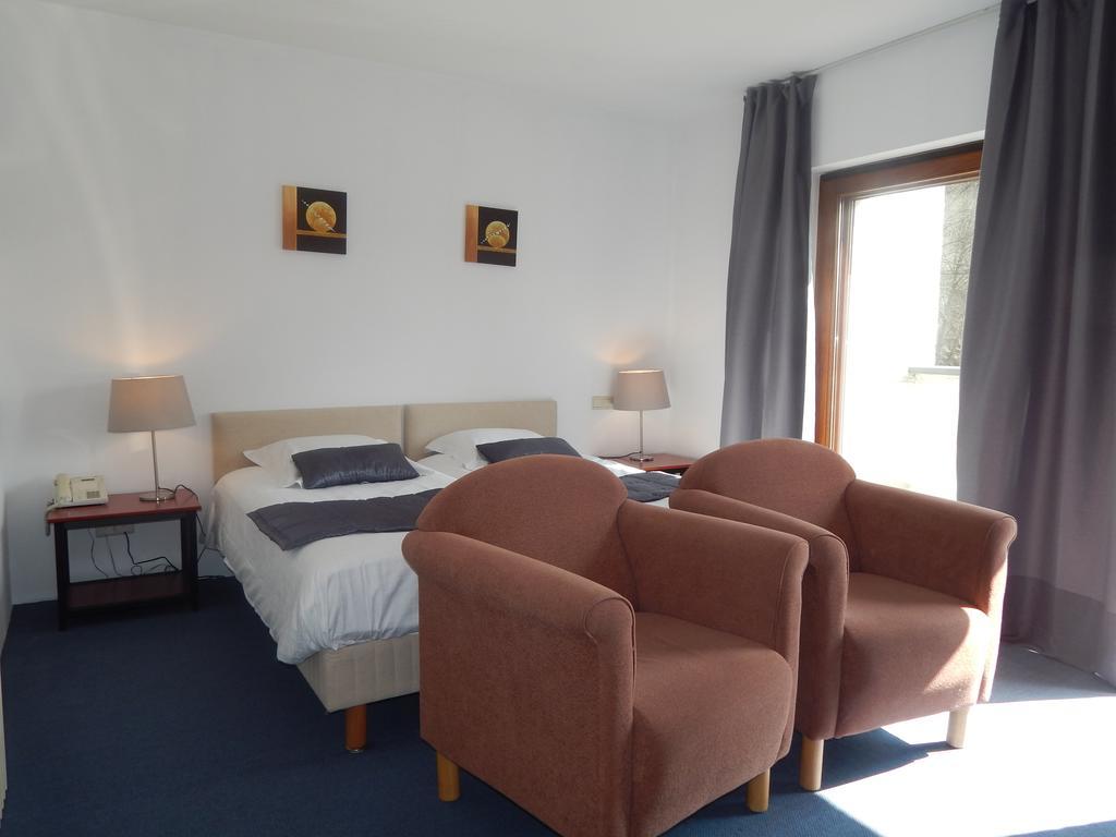 Hotel Le Martin Pecheur Fauvillers Quarto foto